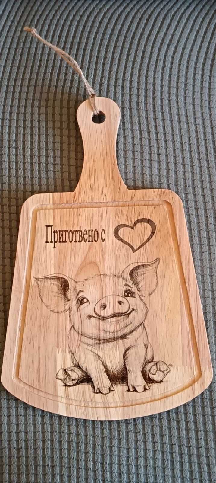 Гравирани дъски и табели с послания