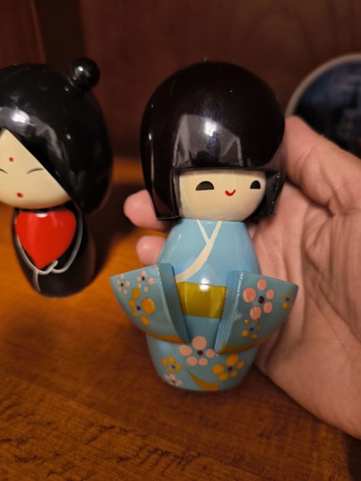 Set 2 păpuși decorative japoneze din lemn pictat manual