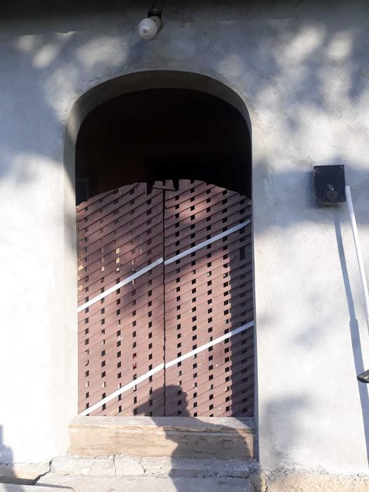 Casa cu sura si anexe + teren de vanzare