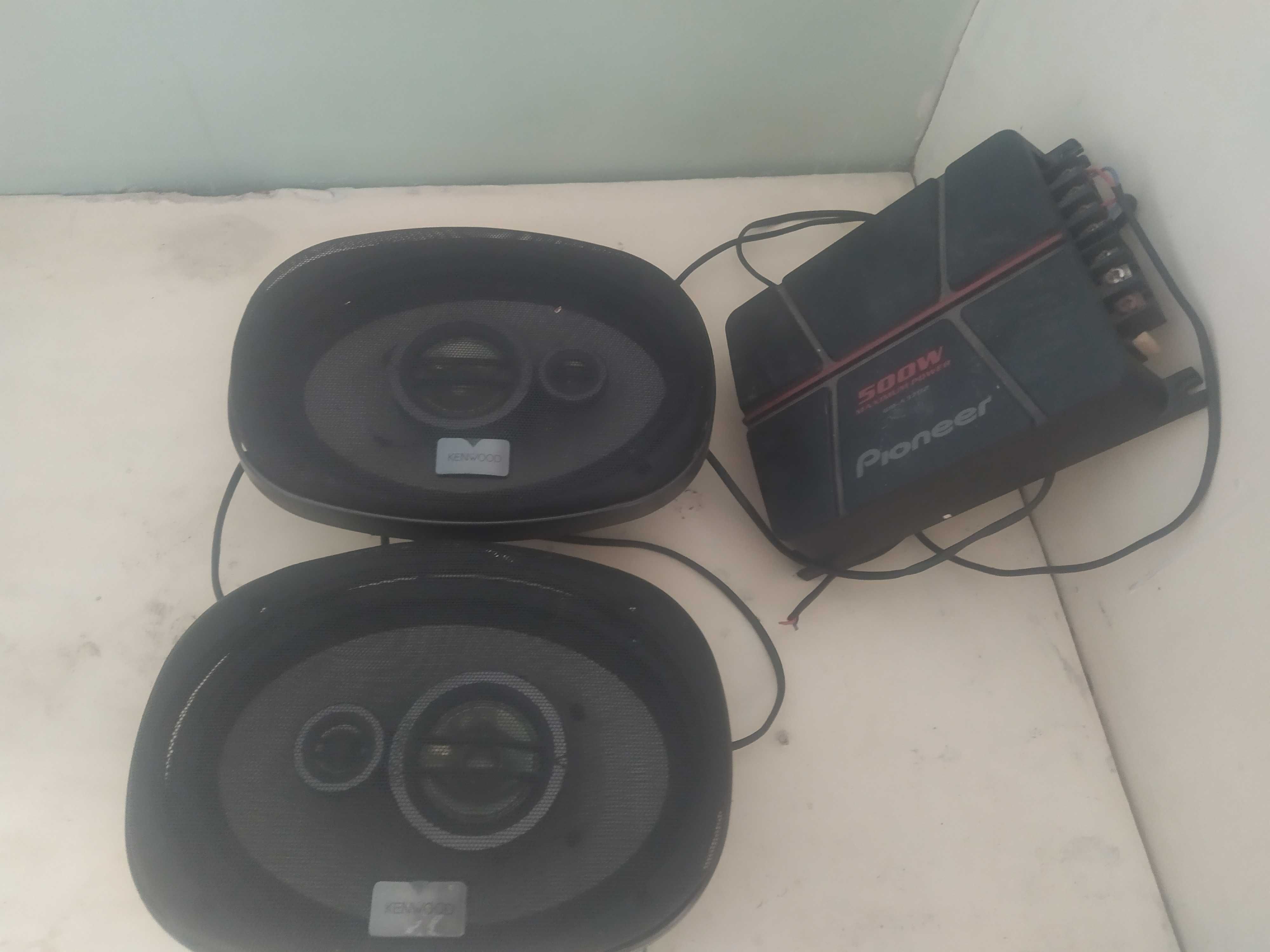 Срочно продам усилитель пионер и калонки KENWOOD работает отлично