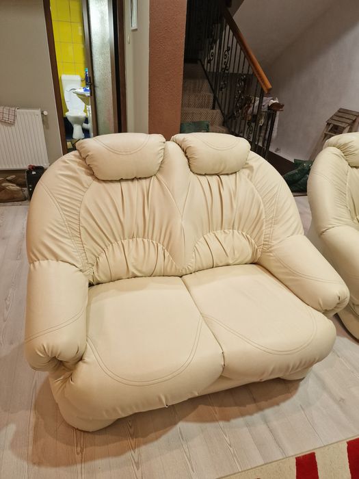 Canapea piele ecologica  absolut impecabila
