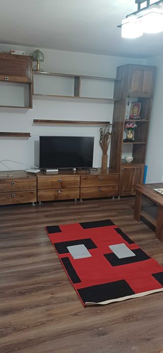 De inchiriat apartament 3 camere