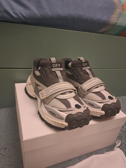 Off white glove slip-on sneakers
Glove panelled slipOff-White
Glove pa