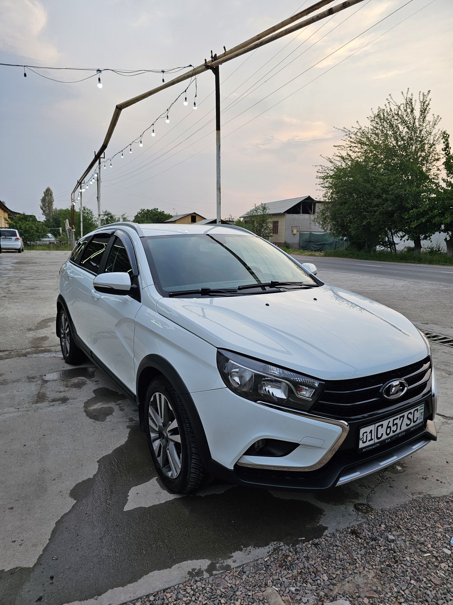 Lada Vesta SW Cross luxe multimedia