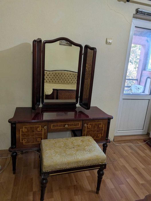 Mobila dormitor de lux din 1985 stare foarte buna