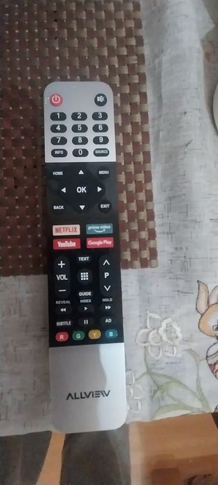 Vînd Tv Allview android cu suport telescopic .
