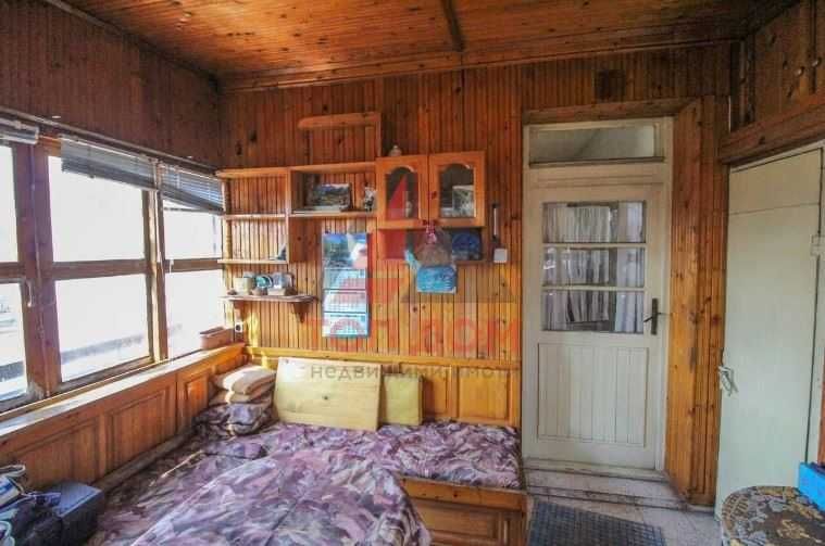 Тристаен!Площ 106 кв.м.!Иделаен център!Трети етаж!За ремонт!Код73449