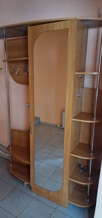 Продам прихожую и стол с приставкой