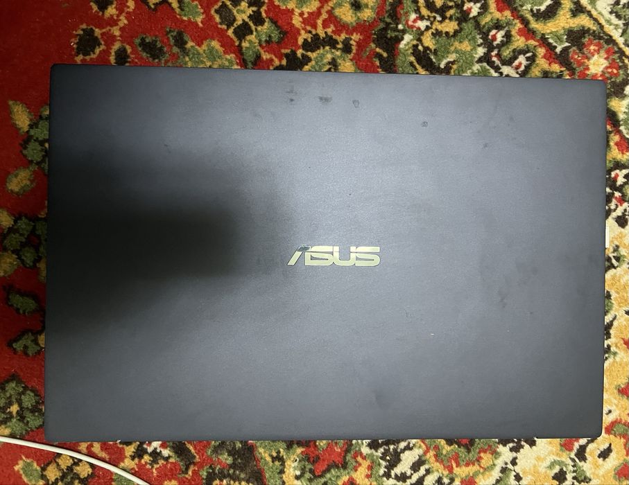 Asus  core i7 intel iris