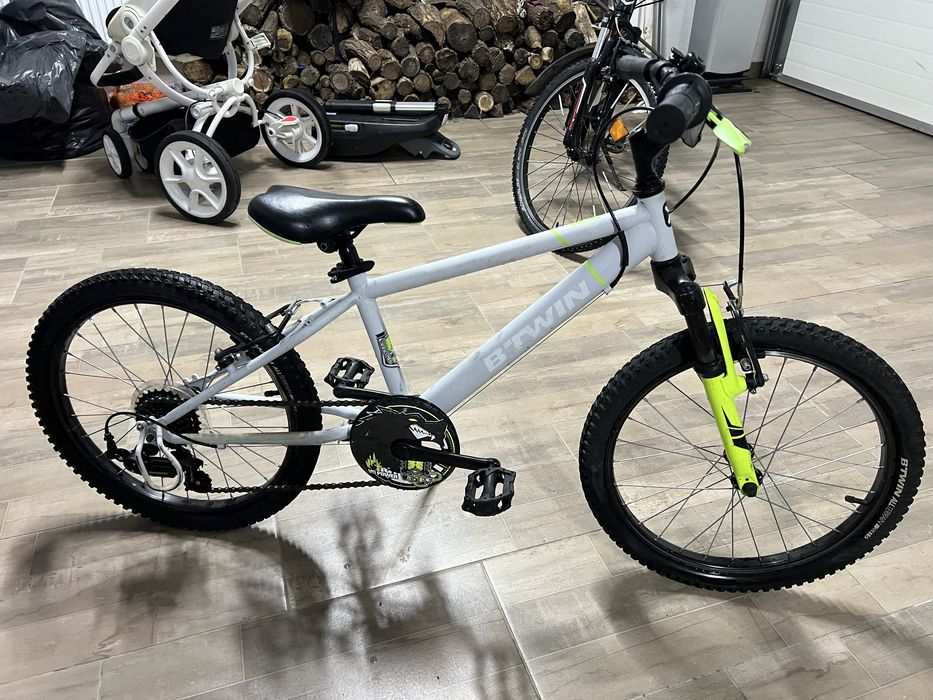 Vand bicicleta copii B.TWIN cu roti de 20” in stare foarte buna