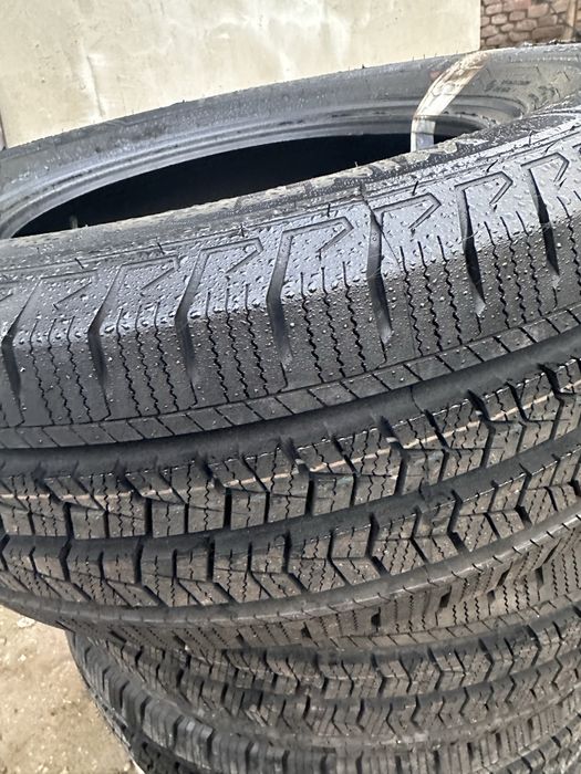 225.65.16C nou noute 0km cauciucuri de iarna