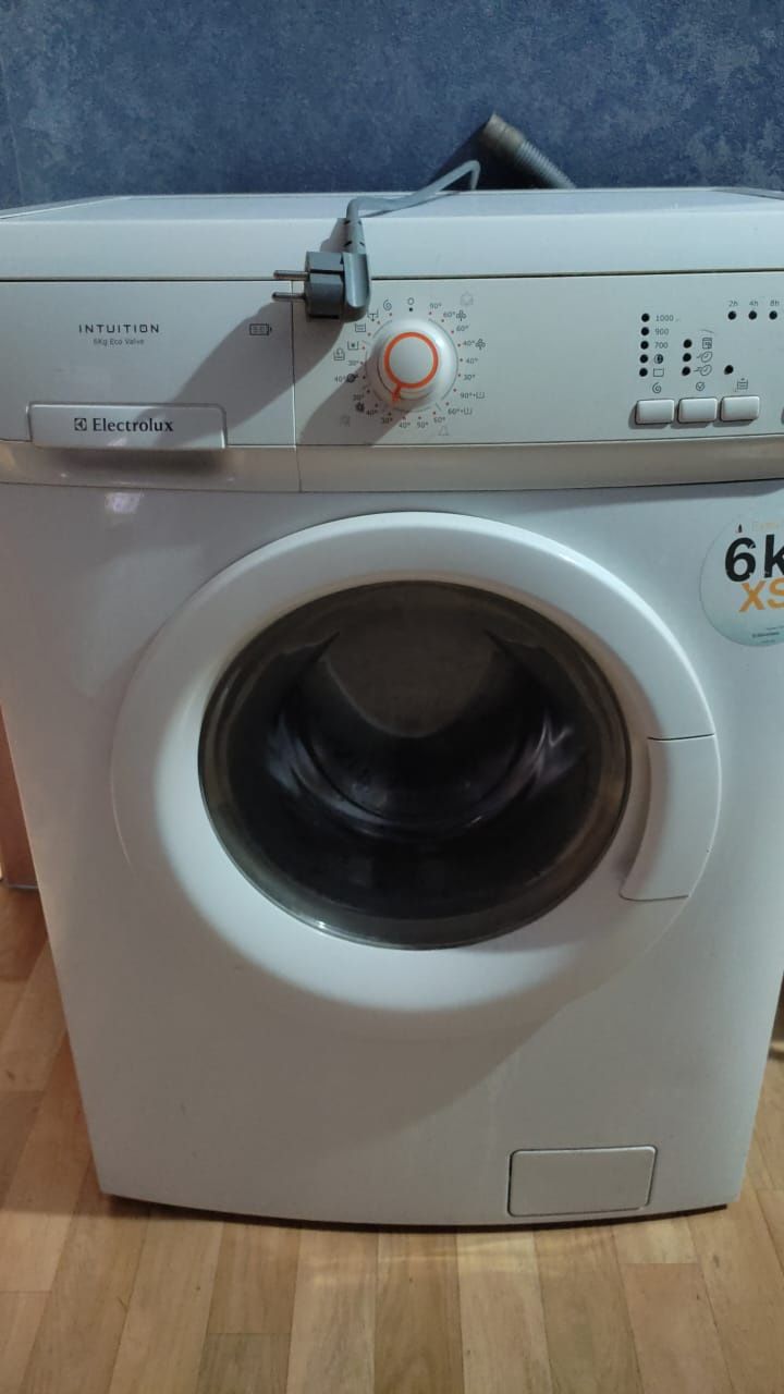 Стиральная машинка  работает, продаю