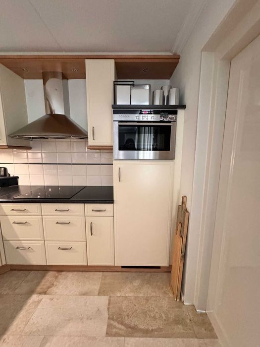 Mobila bucatarie dotata complect cu electrocasnice