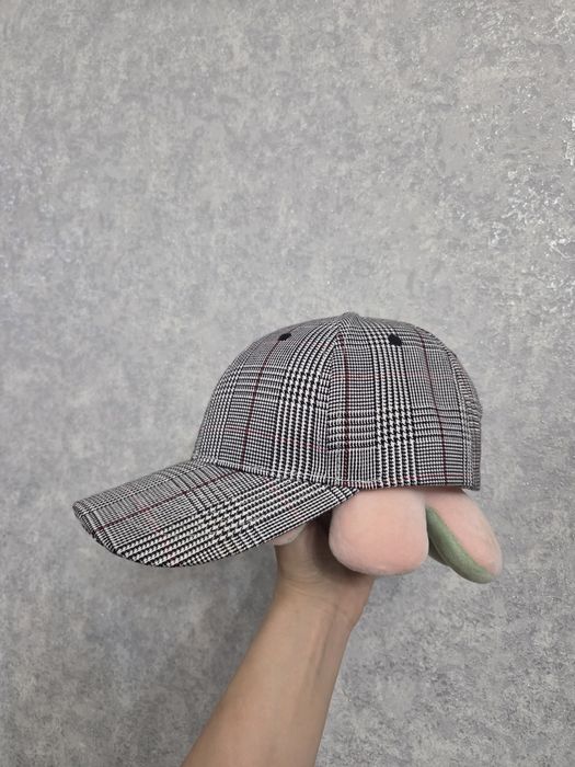 Продаю женские текстильные кепки