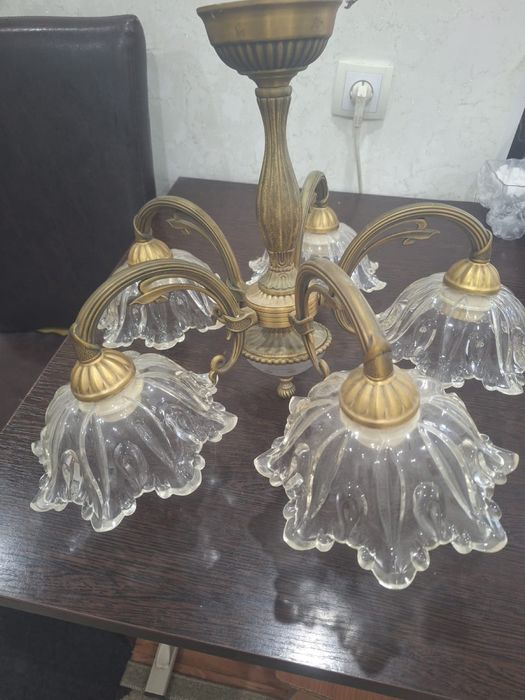 Люстра в хорошем состаяание