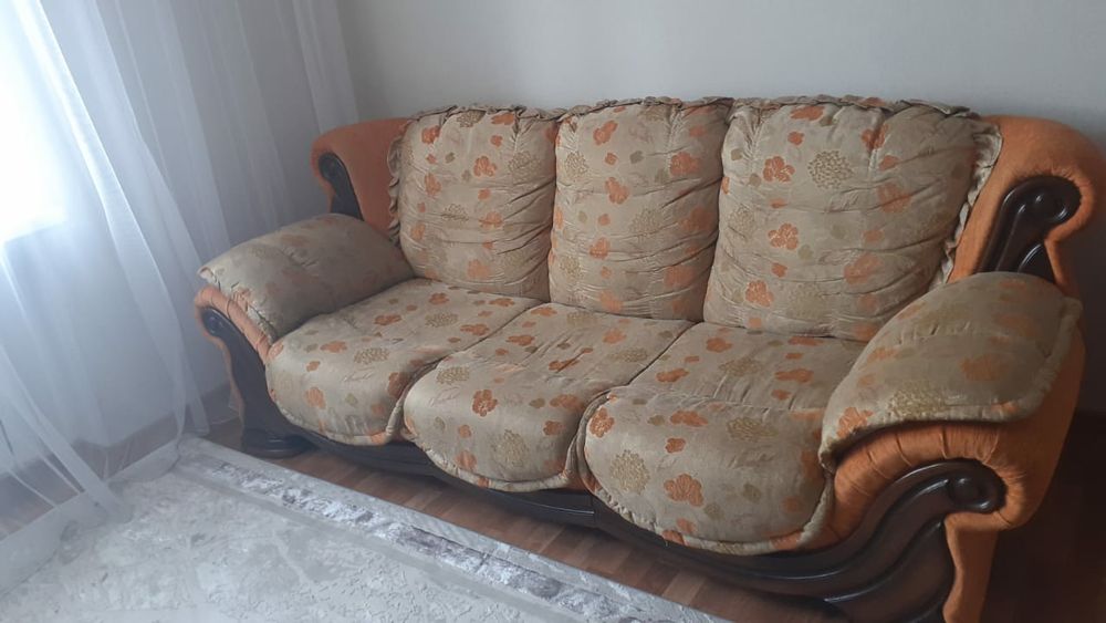 Продам диван и два кресла