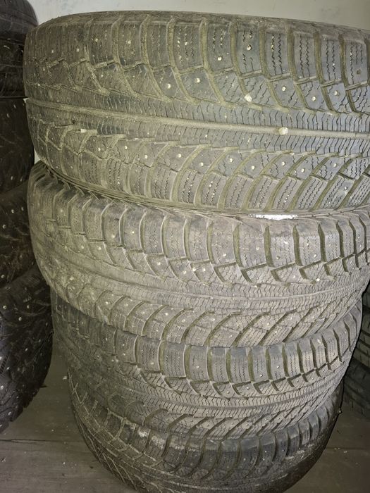 Продам резину зимние 215/70/16