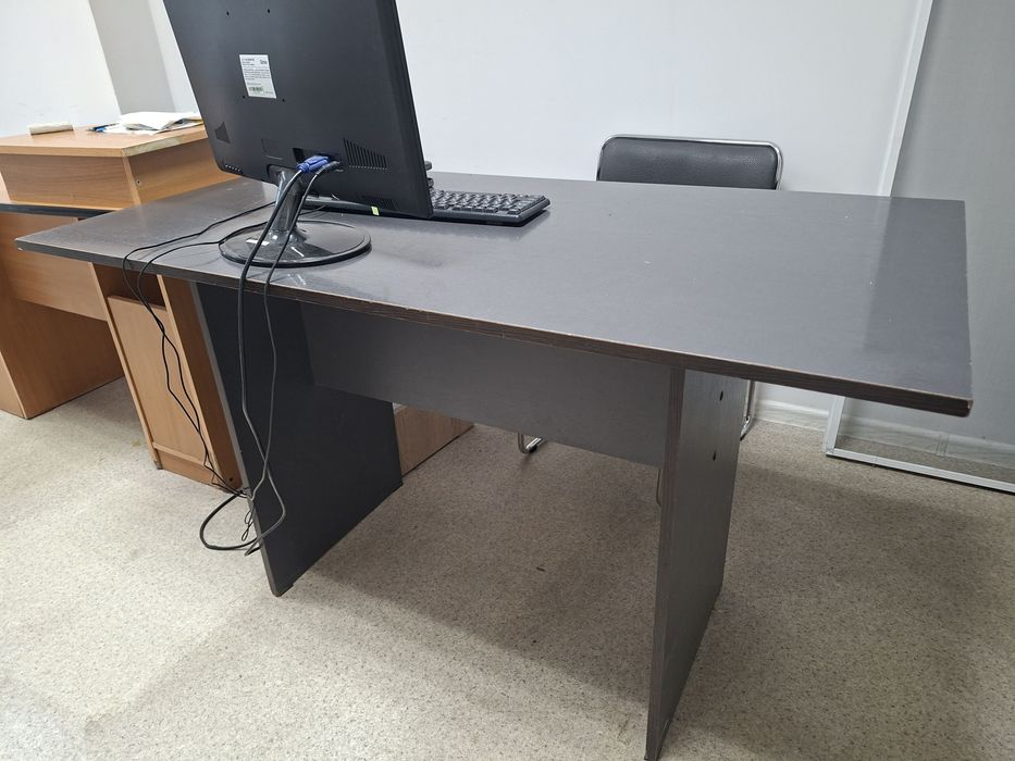 Продам офисный стол в отличном состоянии