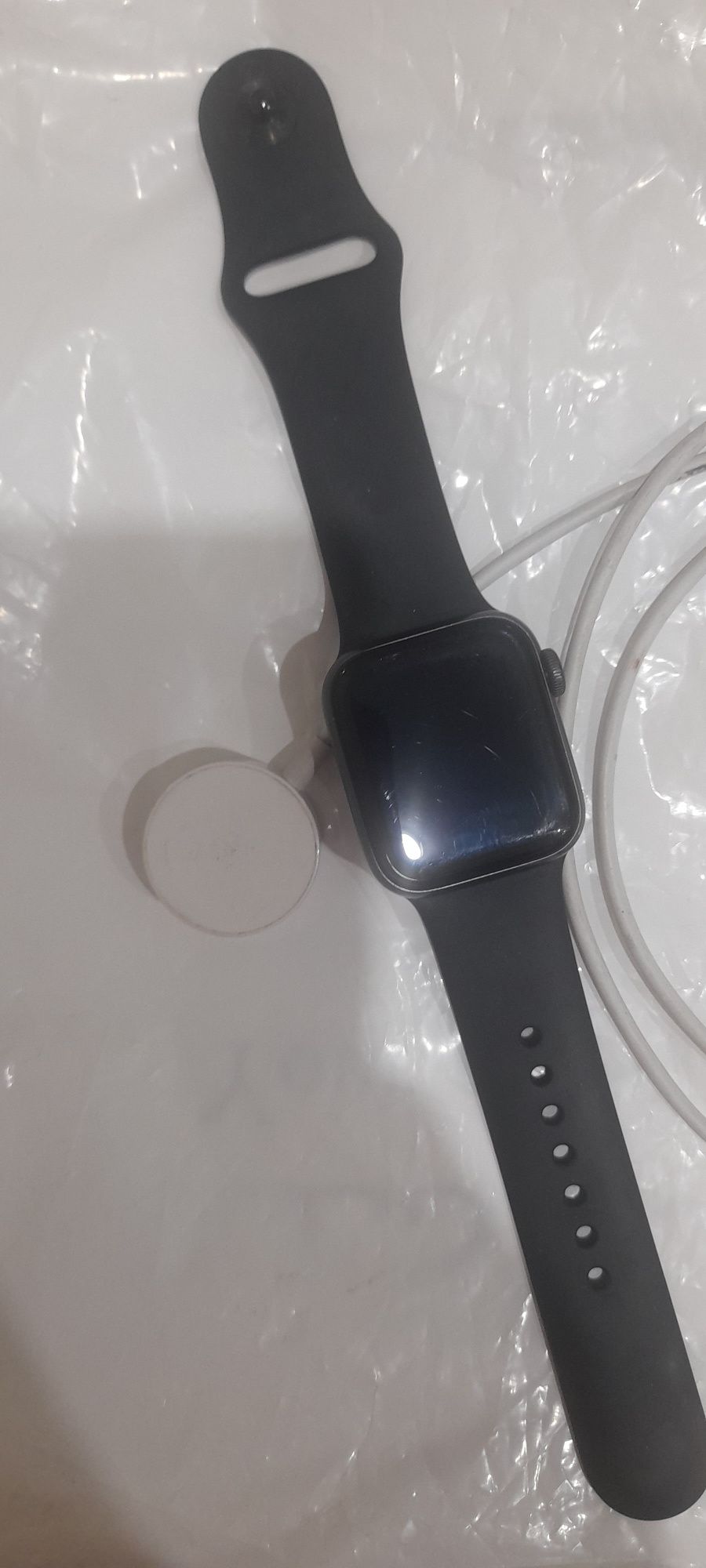 Продам часы  Apple