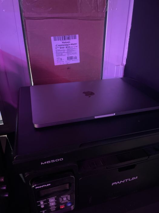 Macbook pro 2017 8/256 xolati ideal 10/10 qulay va ihcham juda yengil