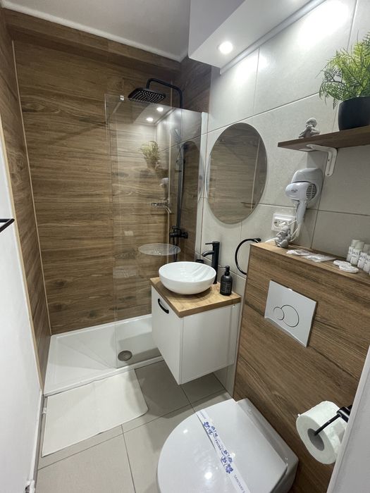 Inchiriez in regim hotelier ultracentral in Onesti