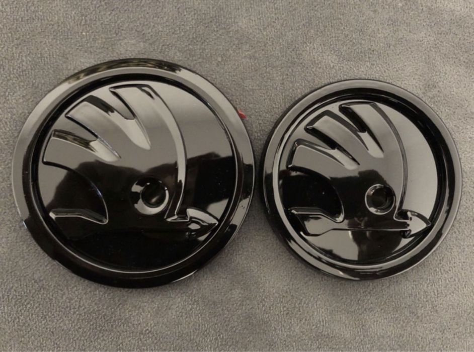 Embleme fata spate 90 80 mm argintiu negru Skoda Octavia 1 Fabia 1