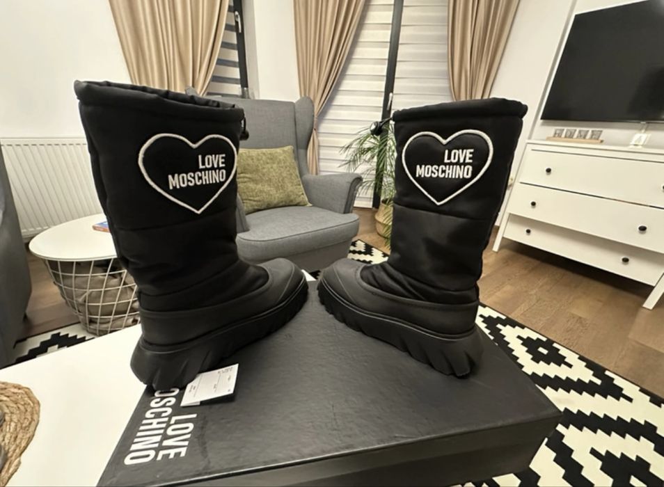 Cizme Love Moschino