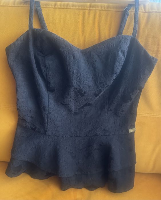 Черен топ  на Guess