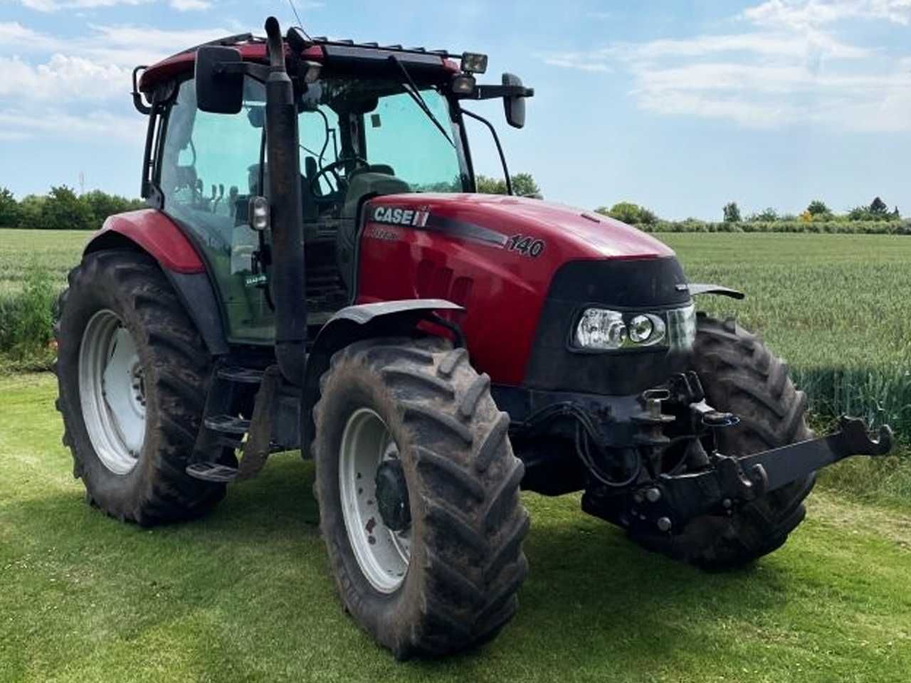 Колесный трактор Case IH 140