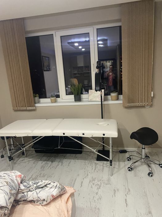 Легло лампа и стол чисто нови