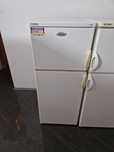 Хладилник с горна Камера Whirlpool 49 см широк