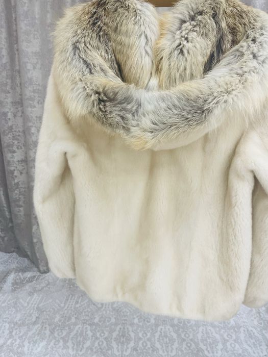 Шуба норковая с капюшоном в отличном состоянии