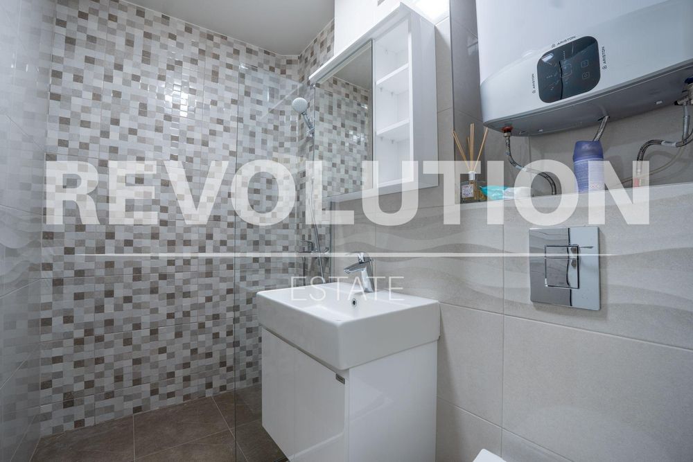 Светъл ДВУСТАЕН апартамент в кв. Христо Смирненски