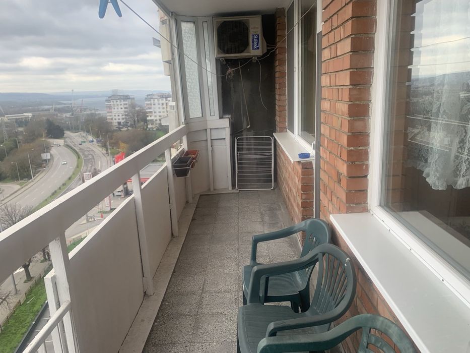 Дава се под наем Тристаен апартамент в Варна, Център - 68 кв.м за 433.5 € - Снимка #2