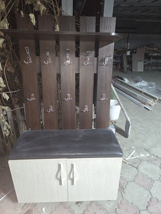 Прихожая с вешалкой