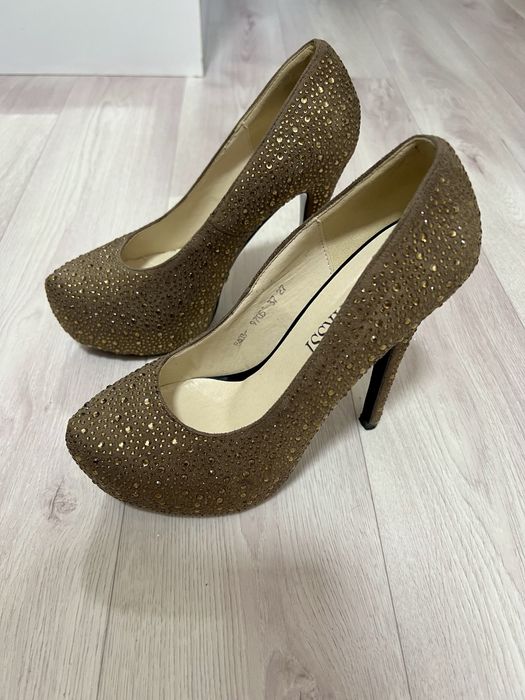 Отдам туфли за 500 тг