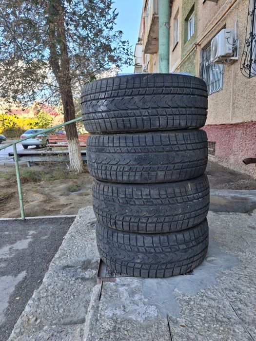 Зимние автошины 235/40R19 96 V