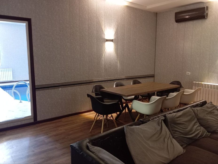 Сауна ,бассейн с подогревом.