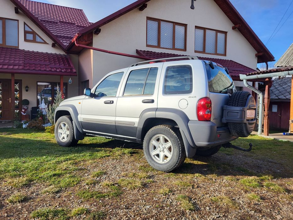 Vând Jeep Cherokee Kj 2.5