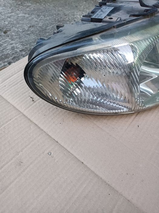 Far Vw Touareg fara lupă