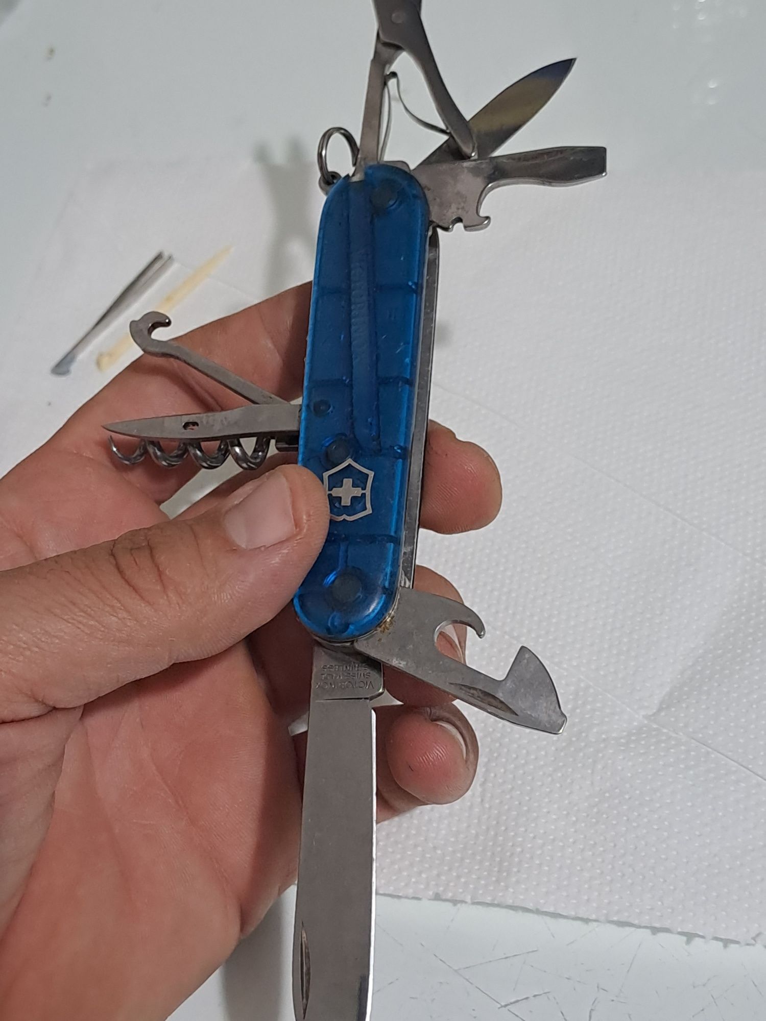 Briceag victorinox officier suisse