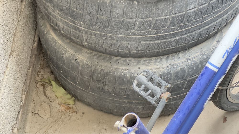 Продается зимние шины 215/55/17