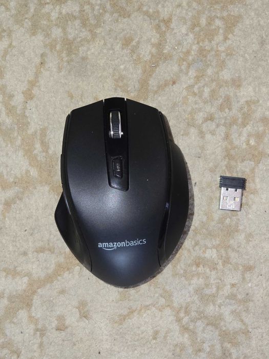 Amazon Basics Ergonomic Wireless Mouse , Souris G6B1-BK