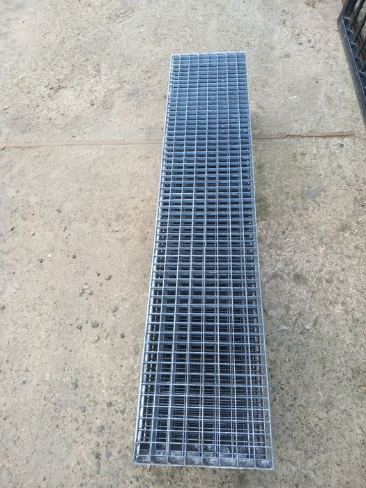 Trepte zincate galvanizate sunt soluția ideală pentru scările exterioa