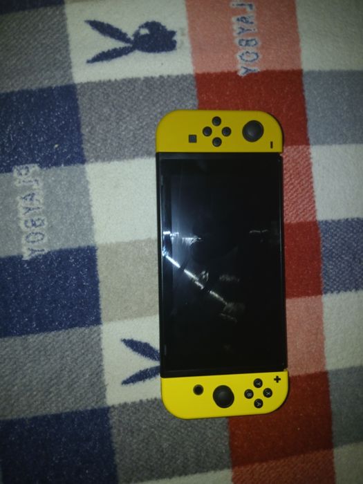 Vând nitend switch fără jocuri  sau îl dau la schimb cu un ps4