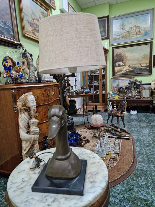 Уникална антикварна дизайнерска фигурална настолна лампа