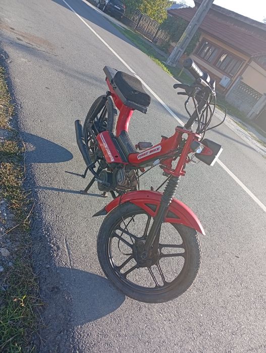 Vând sau schimb moped cu pedale