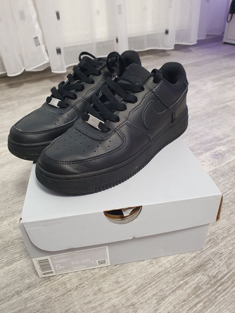 Vând adidași nike air force 1 black