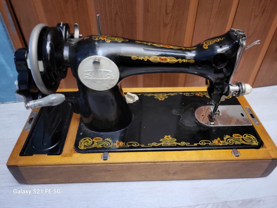 Mașină de cusut manuală
