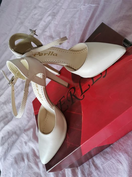 Pantofii bej din piele nr 34